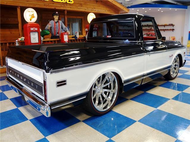 1972 Chevrolet C10 Custom Pickup LS AIR RIDE – Black / White