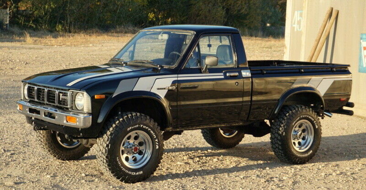 rare-1981-toyota-sr5-hilux-pickup-4x4-factory-a-c-22r-4-cylinder-1