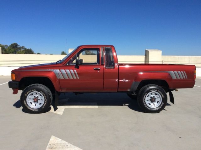 Toyota Extra Cab 4x4 Short Bed Sr5 Pickup Truck Excellent
